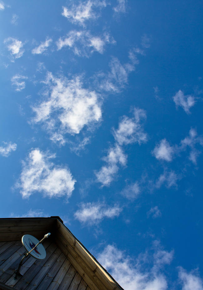 Дом, антенна, небо